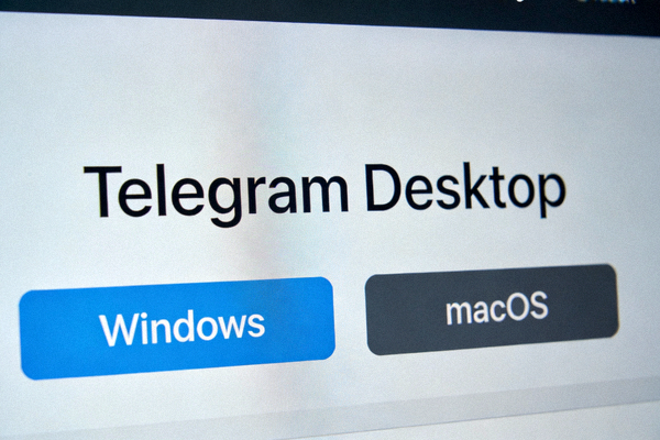 Telegram Desktop 官方网站下载页面的截图，清晰显示 Windows 和 macOS 的下载按钮